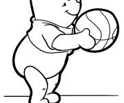 Coloriage Winnie avec un ballon de basket