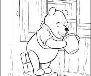 Coloriage Winnie cherche son miel