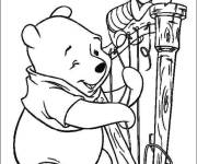 Coloriage Winnie en jouant de la harpe