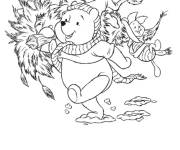 Coloriage Winnie et Porcinet en jouant avec les feuilles