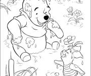 Coloriage Winnie et Porcinet en jouant dans l'eau