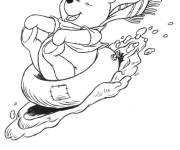 Coloriage Winnie glisse sur la neige