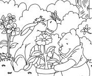 Coloriage Winnie Ourson avec Bourriquet dans le jardin en plantant la fleur