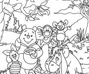 Coloriage Winnie ourson avec ses amis qui prennent une photo dans la foret