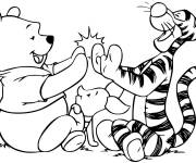 Coloriage Winnie ourson en jouant avec ses deux amis