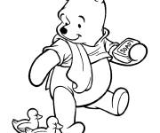 Coloriage et dessins gratuit Winnie ourson en prenant un bain à imprimer