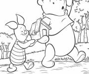 Coloriage Winnie ourson et son ami ont cr&eacute;es une petite maison