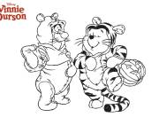 Coloriage Winnie ourson et Tigrou dansent pendant le Halloween