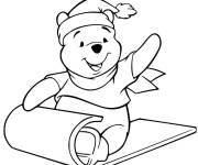 Coloriage Winnie ourson s'amuse sur la neige
