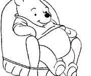 Coloriage et dessins gratuit Winnie se repose sur le fauteuil à imprimer