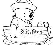 Coloriage et dessins gratuit Winnie sur un petit navire à imprimer