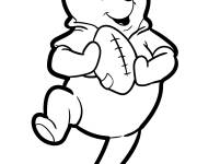 Coloriage Winnie tient le ballon de Rugby