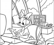 Coloriage Daisy entrain d'utiliser l'ordinateur
