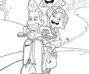 Coloriage Les petits amis se baladent sur le scooter de Luca