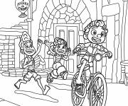 Coloriage Luca fait du v&eacute;lo pendant qu'Alberto et Giulia le poursuivent