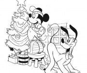 Coloriage Mickey et Pluto pr&eacute;parent l'arbre de No&euml;l