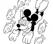 Coloriage Mickey nage avec les poissons