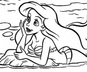 Coloriage Princesse Ariel admire la plage