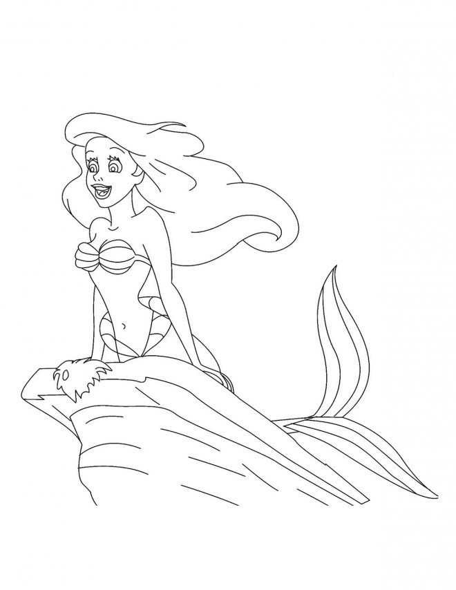 Coloriage et dessins gratuits Princesse Ariel au bord de la mer à imprimer