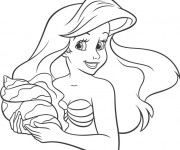 Coloriage Princesse Ariel tient une coquillage