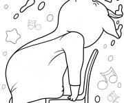 Coloriage Gunter pose avec la chaise du film Sing