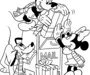 Coloriage Mickey Mouse, Mini et Pluto pr&eacute;parent les cadeaux