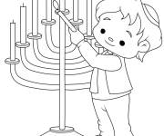 Coloriage Le gar&ccedil;on allume le Hanoucca