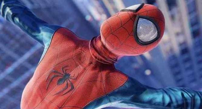 SPIDER-MAN: Deux costumes pour le nouveau Wall-Crawler