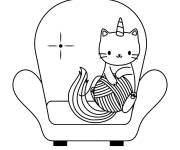 Coloriage Chat licorne s'amuse sur le canap&eacute;