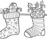 Coloriage et dessins gratuit Beaucoup de cadeaux de noel cachés dans les chaussettes à imprimer