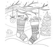 Coloriage Chaussettes de noel accroch&eacute; sur les branches pendant l'hiver
