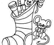 Coloriage Souris avec chaussette de noel pleins des cadeaux