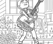 Coloriage Miguel chante dans Coco
