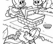 Coloriage et dessins gratuit Bébé Mickey Mouse et Dingo en piquenique à imprimer