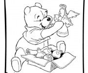 Coloriage Winnie avec ses Jouets à télécharger