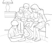 Coloriage La famille se r&eacute;unissent pour lire un livre