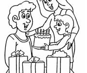 Coloriage La m&egrave;re et le fr&egrave;re apporte des cadeaux d'anniversaire