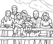 Coloriage Une image d'une famille étendu