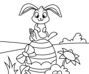 Coloriage Petit lapin mignon sur un gros oeuf de P&acirc;ques