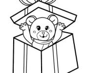 Coloriage et dessins gratuit Ourson sortant d'un cadeau de noel maternelle à imprimer