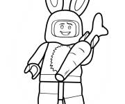 Coloriage Personnage Lego en costume de lapin de Pâques tenant une carotte