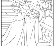 Coloriage et dessins gratuit Cendrillon laissa tomber son pantoufle de vair à imprimer