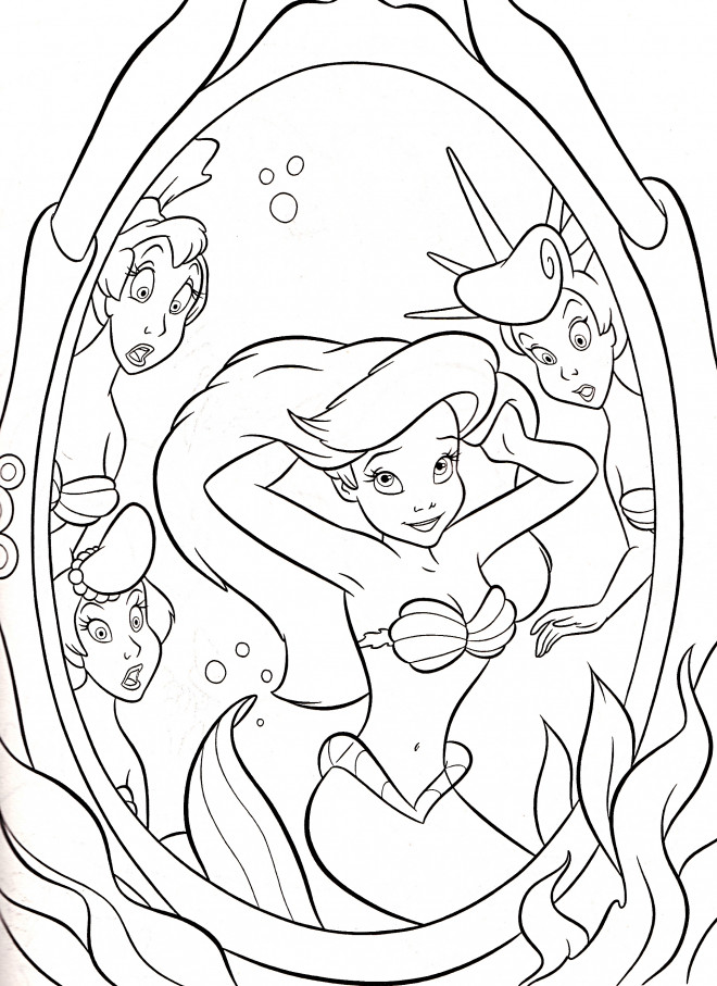 Coloriage et dessins gratuits Princesse Ariel se regarde dans le miroir à imprimer