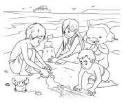 Coloriage Les enfants construisent un ch&acirc;teau de sable
