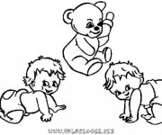 Coloriage Les b&eacute;b&eacute;s et leur peluche en jouant