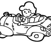 Coloriage Petit chauffeur s'amuse avec sa voiture en jouet
