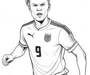 Coloriage Erling Haaland se concentre sur le ballon