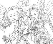 Coloriage F&eacute;es tissent une couronne de fleurs