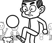 Coloriage Mr. Bean qui tape dans un ballon avec son ours en peluche