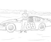 Coloriage Pilote devant sa voiture de Nascar